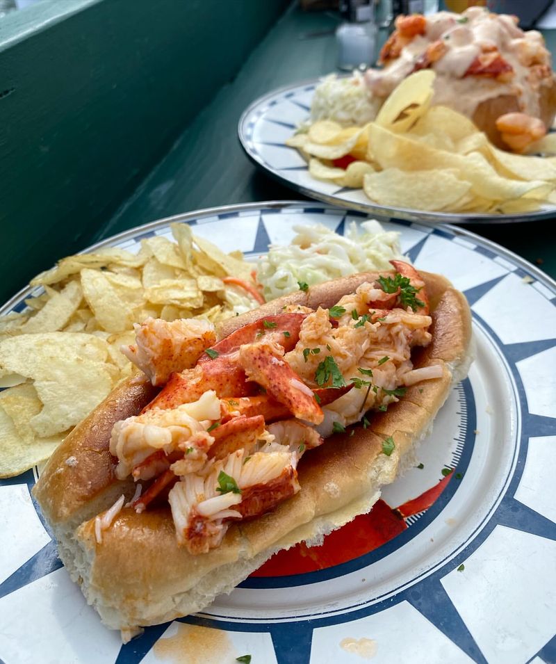 Connecticut: Lobster Roll