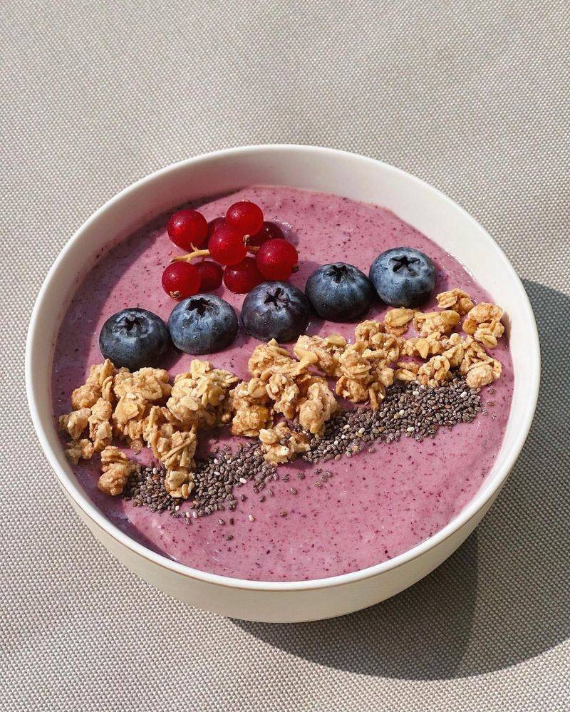 Berry Chia Smoothie Bowl