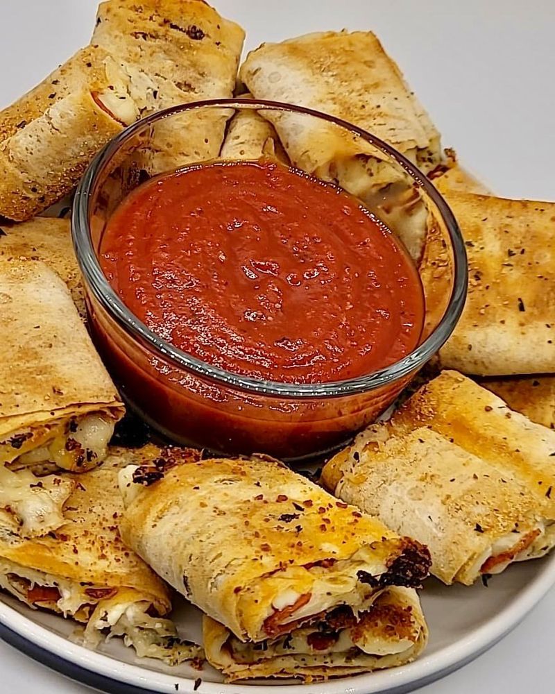 Crunchy Air Fryer Pizza Rolls