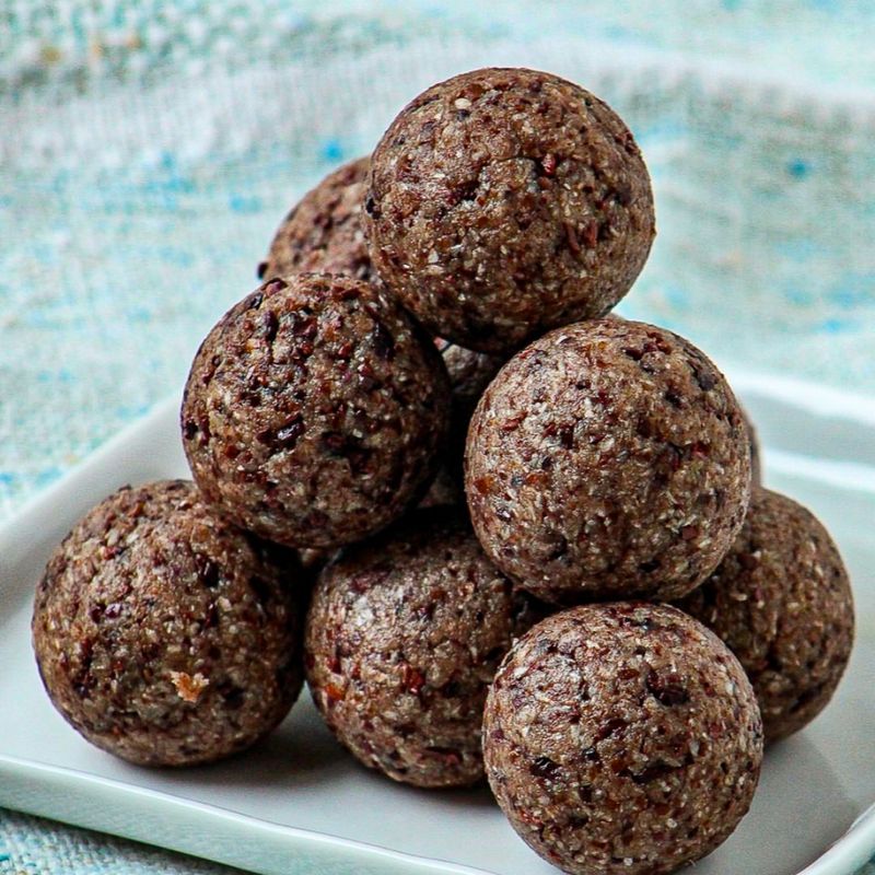 No-Bake Chocolate Oat Bites