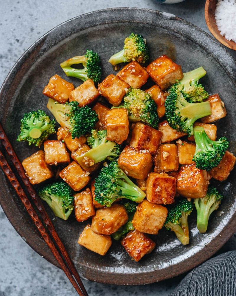 Tofu and Broccoli Stir-fry