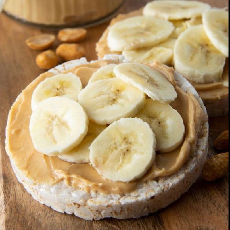 Rice Cakes with Peanut Butter