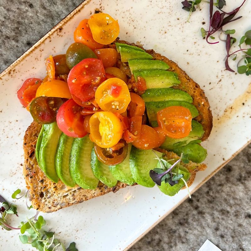 Avocado Toast with Tomato