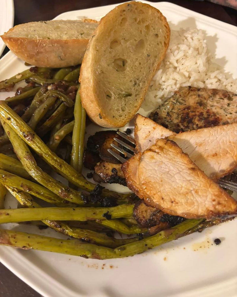 Herbed Pork Chops with Green Beans