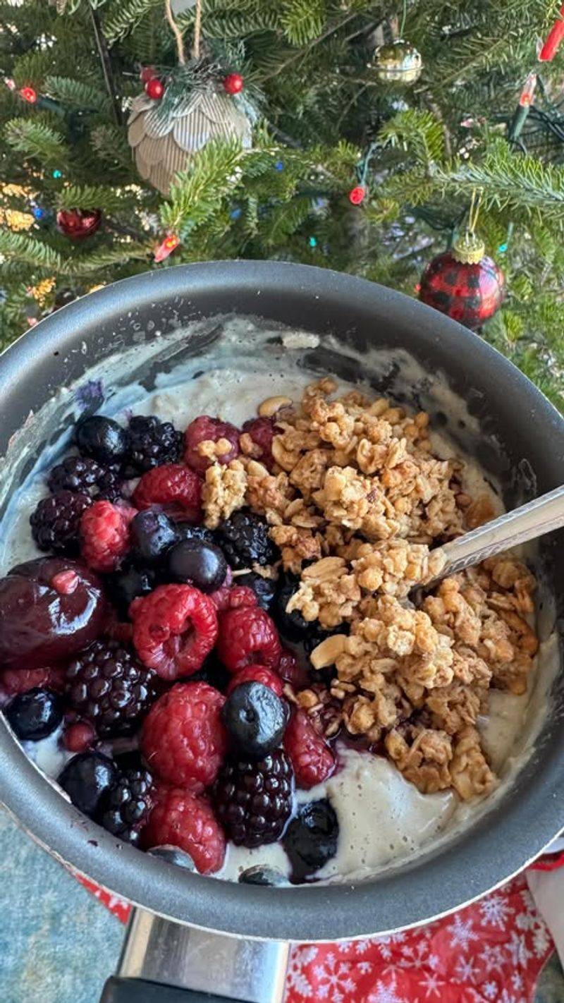 Oatmeal with Mixed Berries