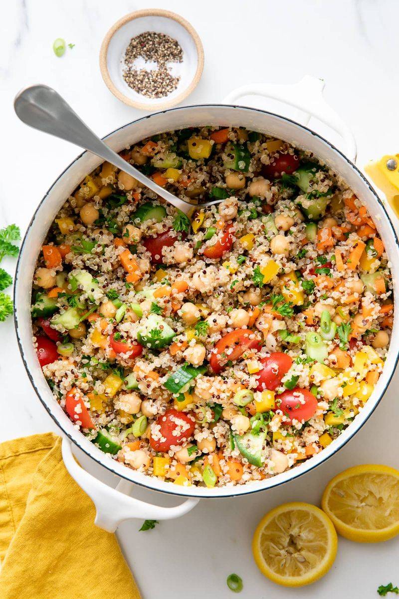 Lemony Quinoa Salad with Chickpeas