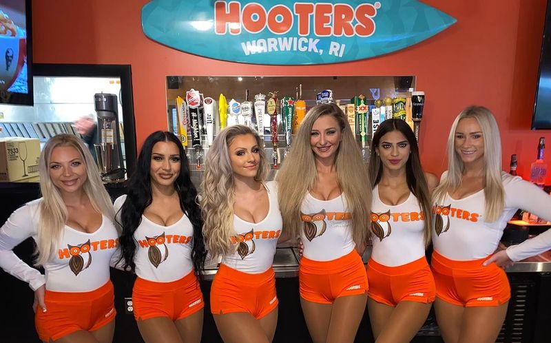 Hooters