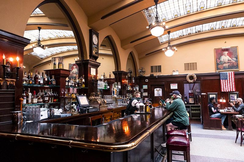 Huber’s Café