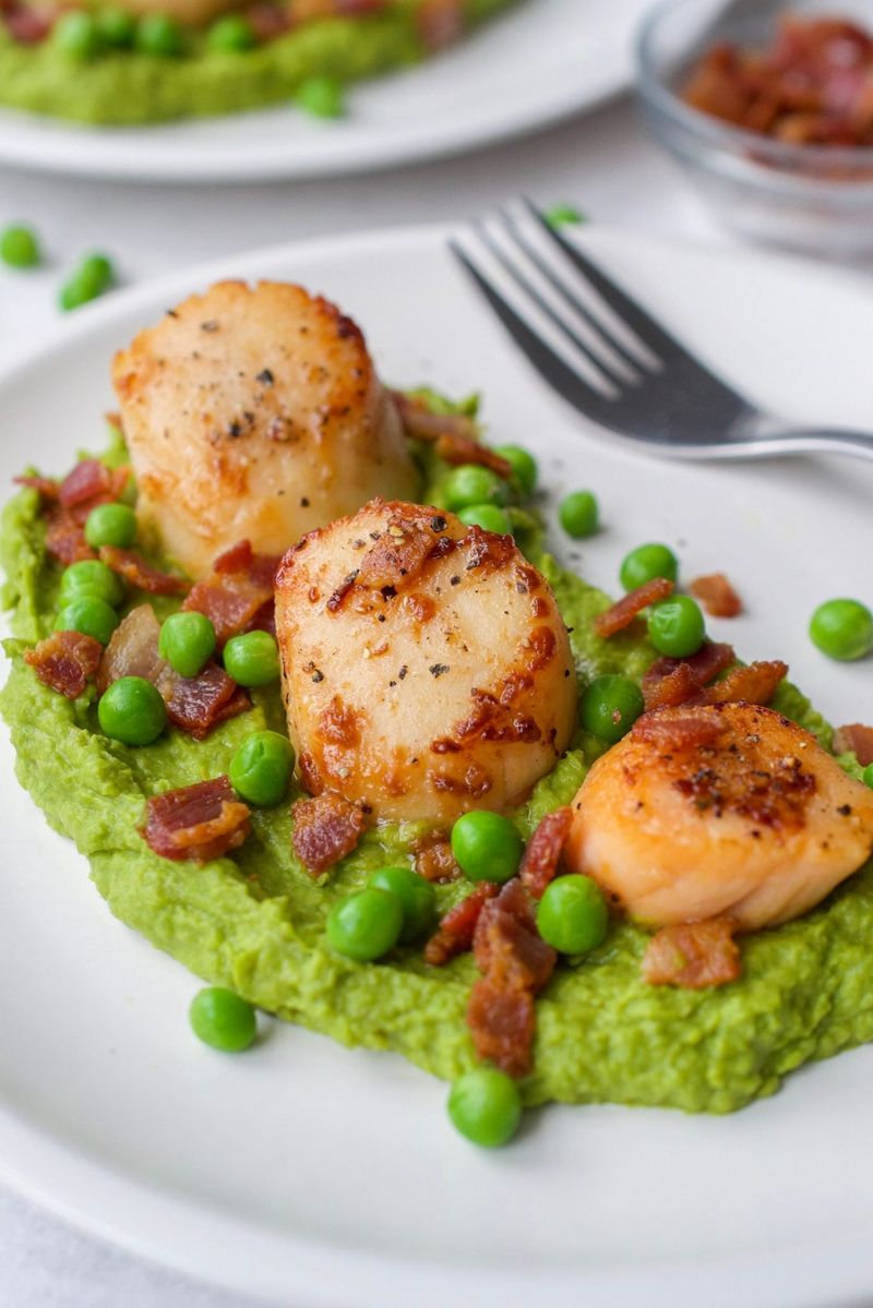 Seared Scallops with Pea Purée