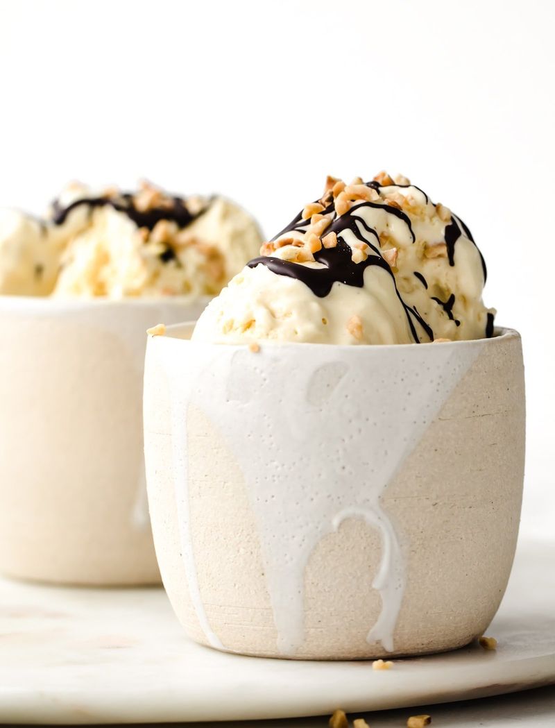 Homemade Low-Carb Ice Cream with Heavy Cream and Stevia