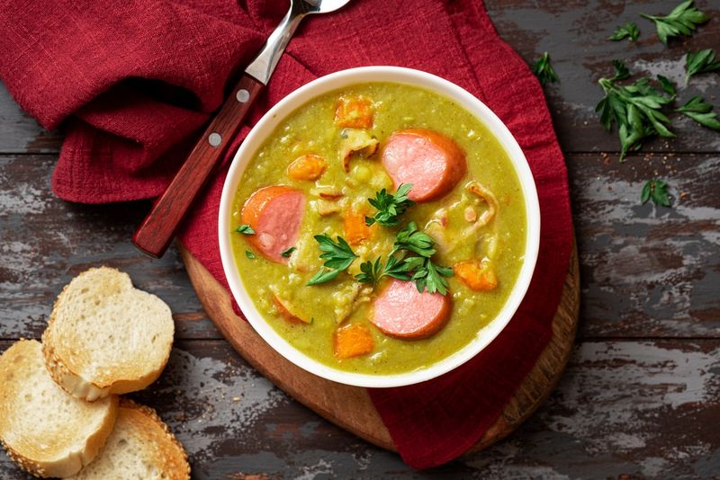 Erbsensuppe (Pea Soup with Sausage)