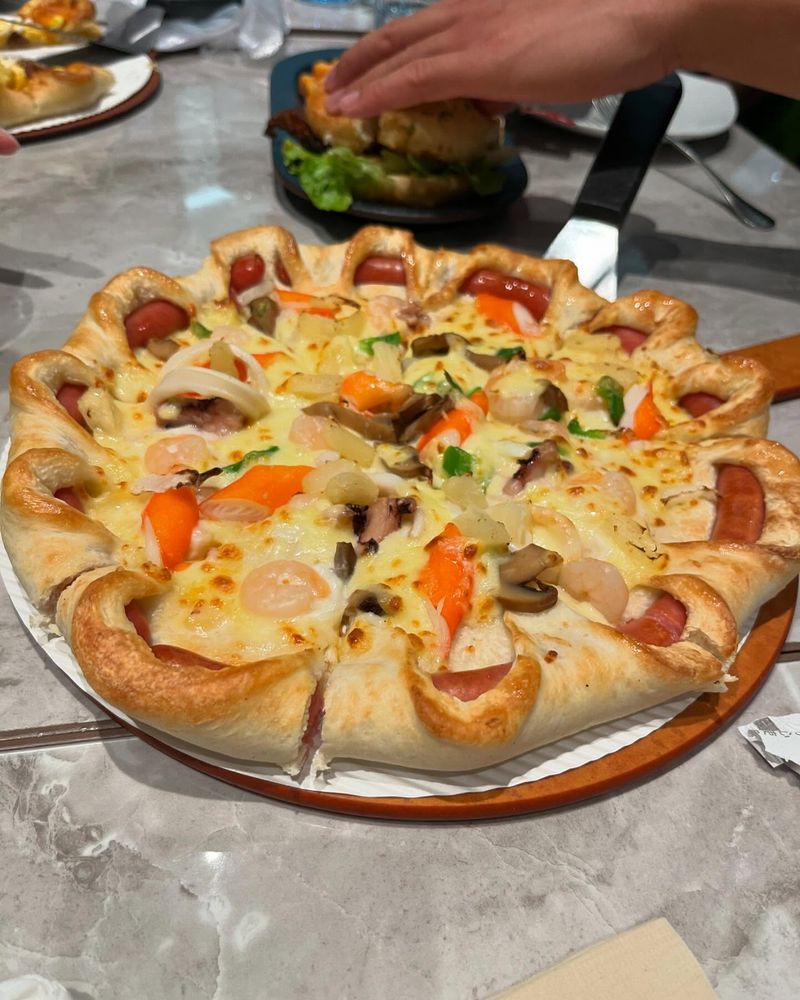 Pizza Hut Seafood Pizza (China)