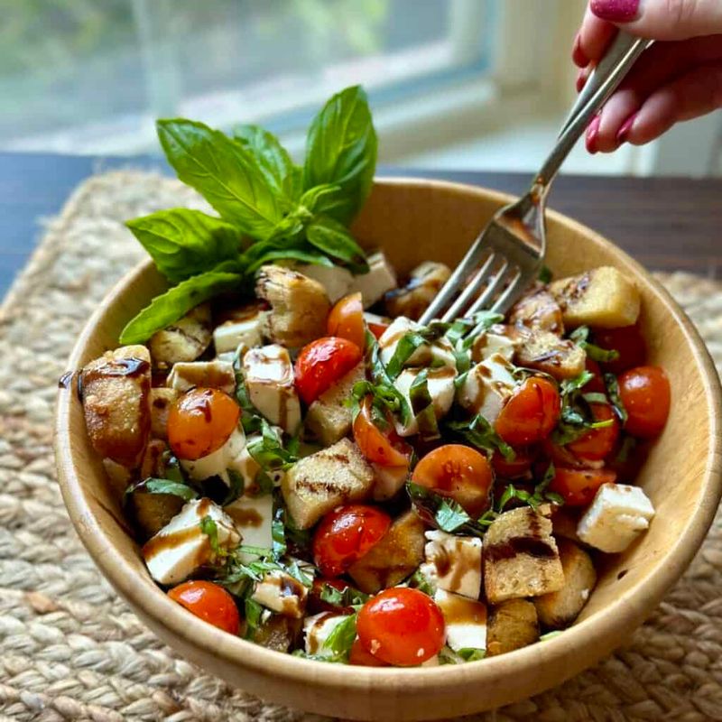 Caprese Salad with Whole Grain Bread