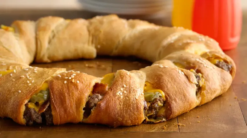 Bacon Cheeseburger Crescent Ring