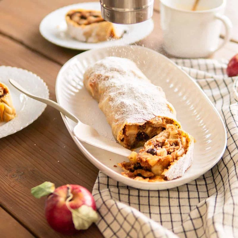 Apfelstrudel (Apple Strudel)