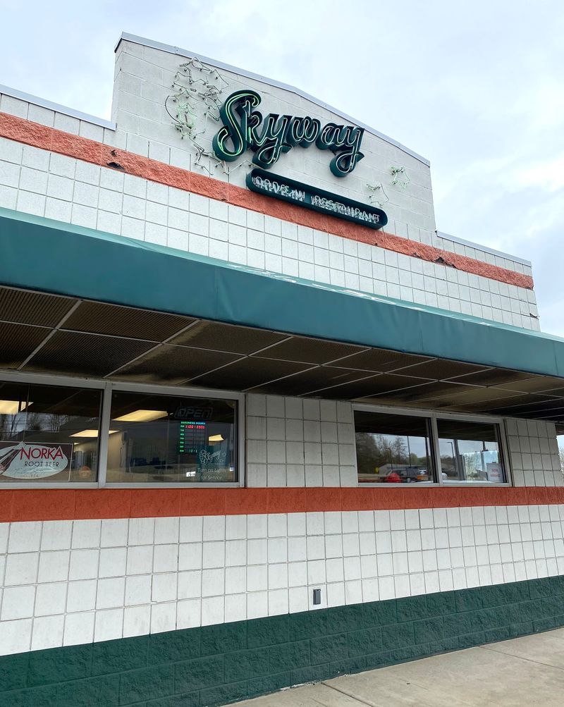Skyway Drive-In – Akron, Ohio
