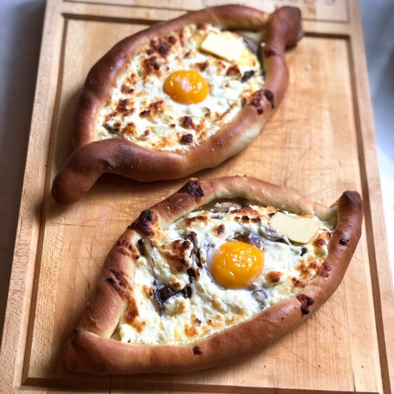 Georgian Khachapuri Adjaruli