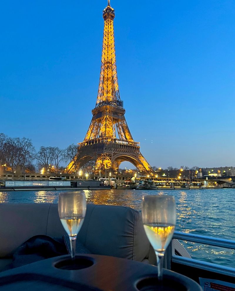 Tourist-Focused Bistro Chains