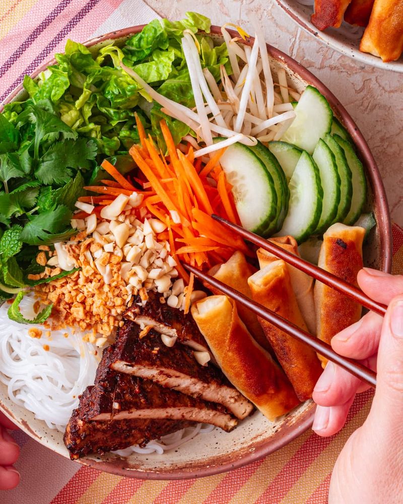 Vietnamese Rice Noodle Salad (Bún Chay)