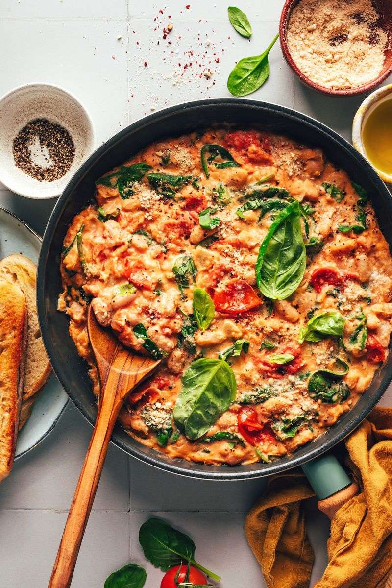 Creamy Tomato and White Bean Pasta