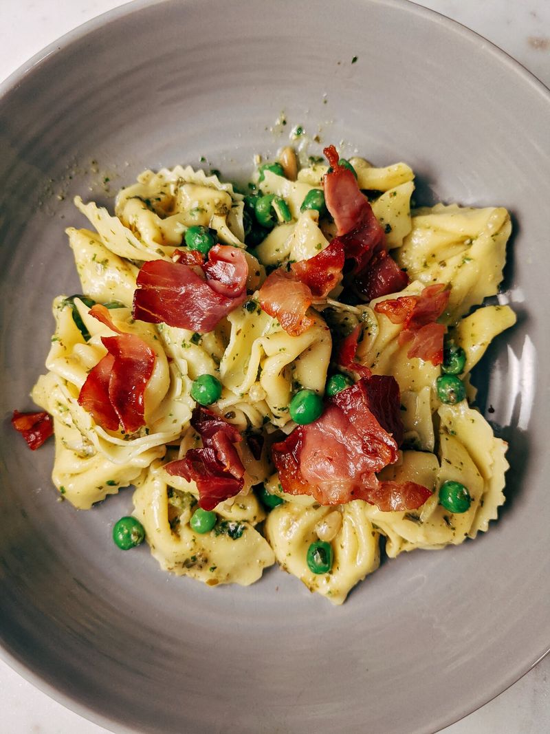 Tortellini with Pesto and Peas