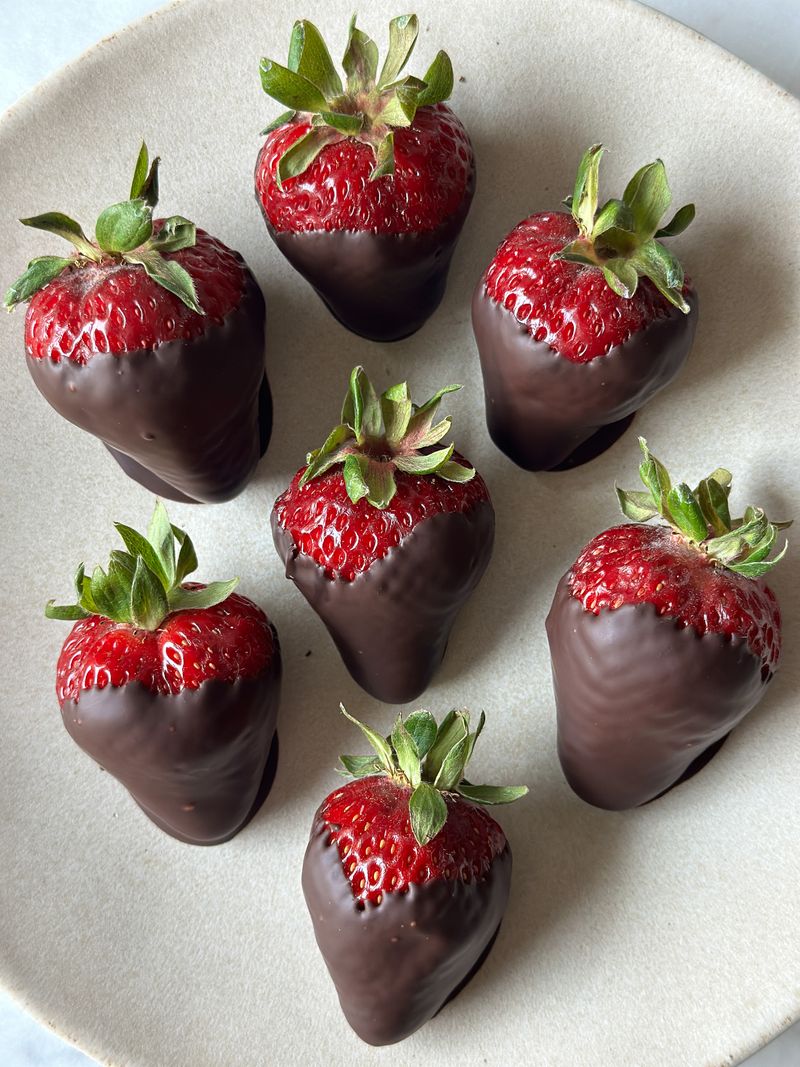Dark Chocolate-Dipped Berries