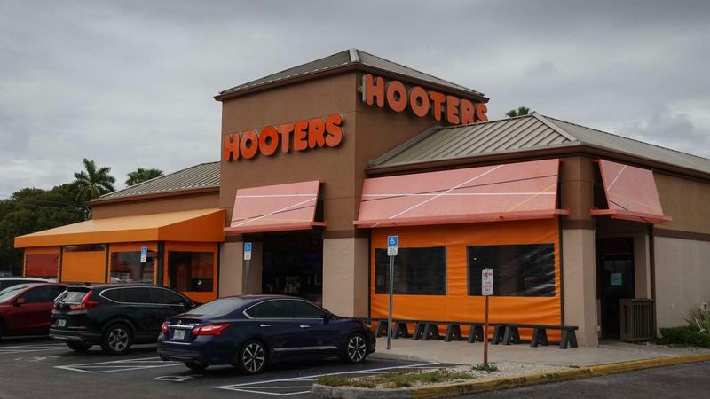 Hooters