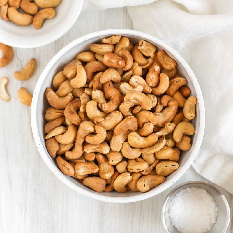Cashews (Raw or Lightly Roasted)