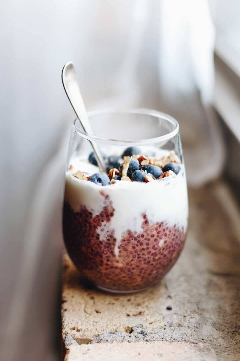 Overnight Oats with Chia and Berries