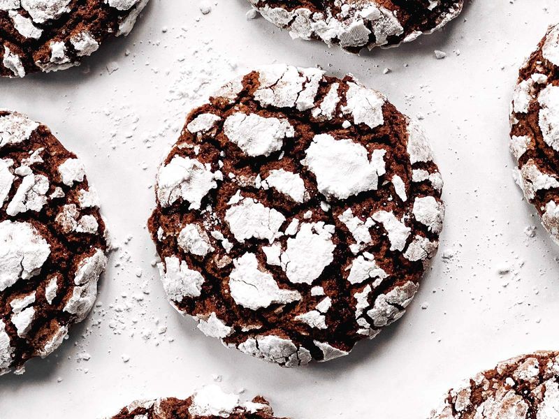 Cake Mix Crinkle Cookies (With Powdered Sugar)