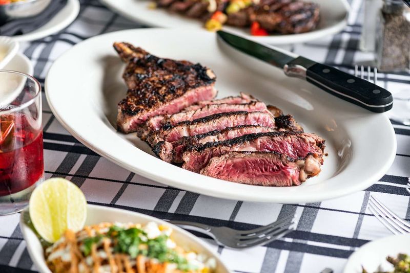 Gibsons Bar & Steakhouse – Illinois