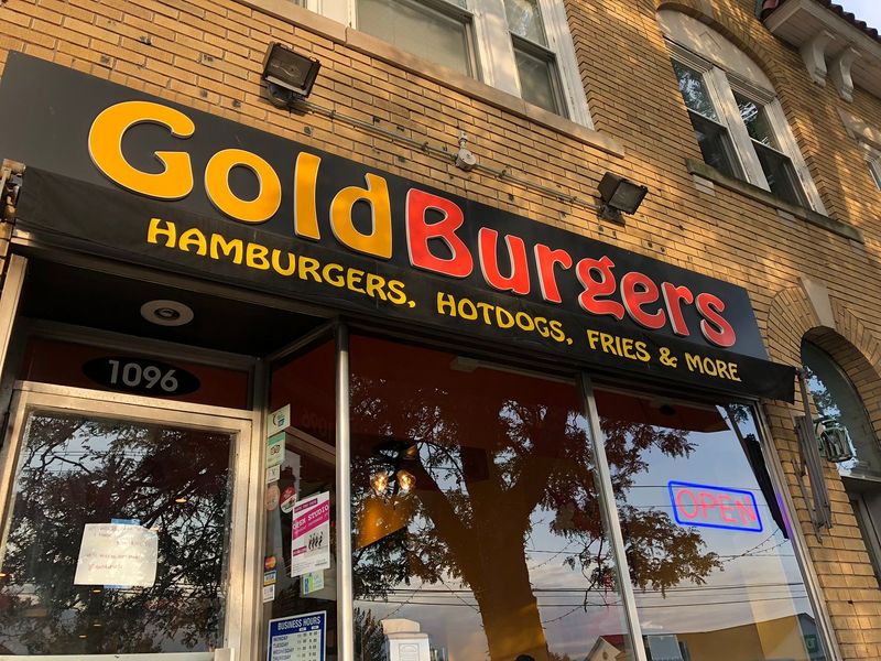 Connecticut – GoldBurgers (Newington)