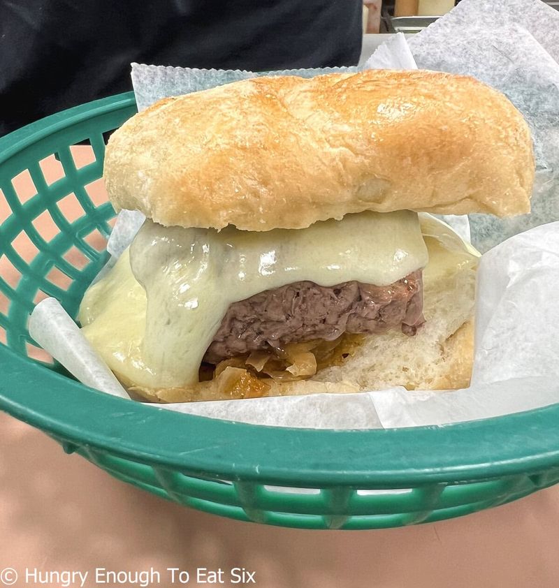 Connecticut – Steamed Cheeseburger