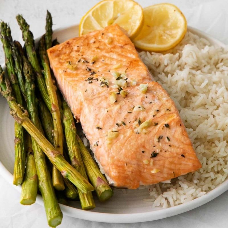 Baked Salmon with Asparagus and Brown Rice