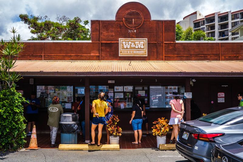 Hawaii – W & M Bar-B-Q Burger (Honolulu)