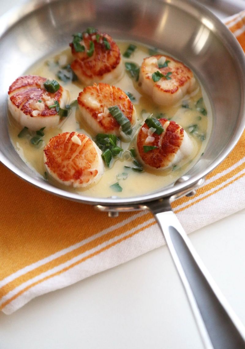 Seared Scallops with Garlic Butter and White Wine