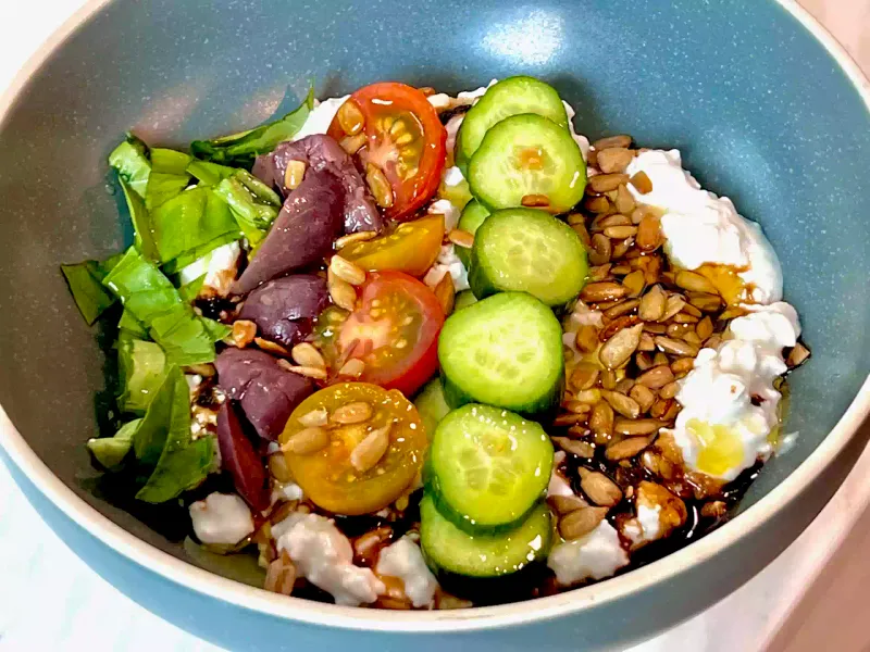 Cottage Cheese with Hemp Seeds, Cucumber & Tomatoes