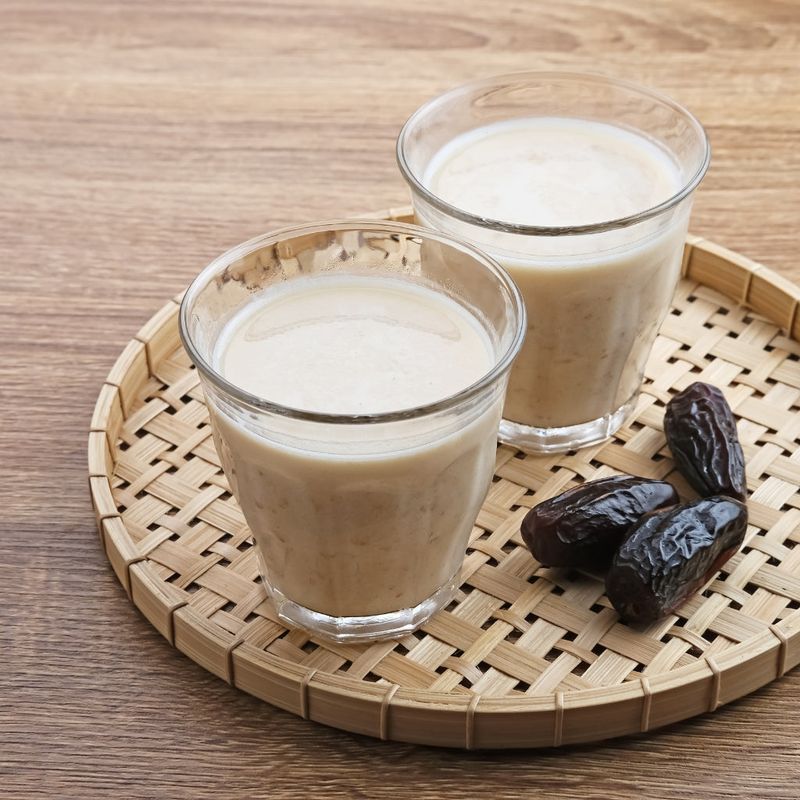 Chai Spice Smoothie with Date Cake