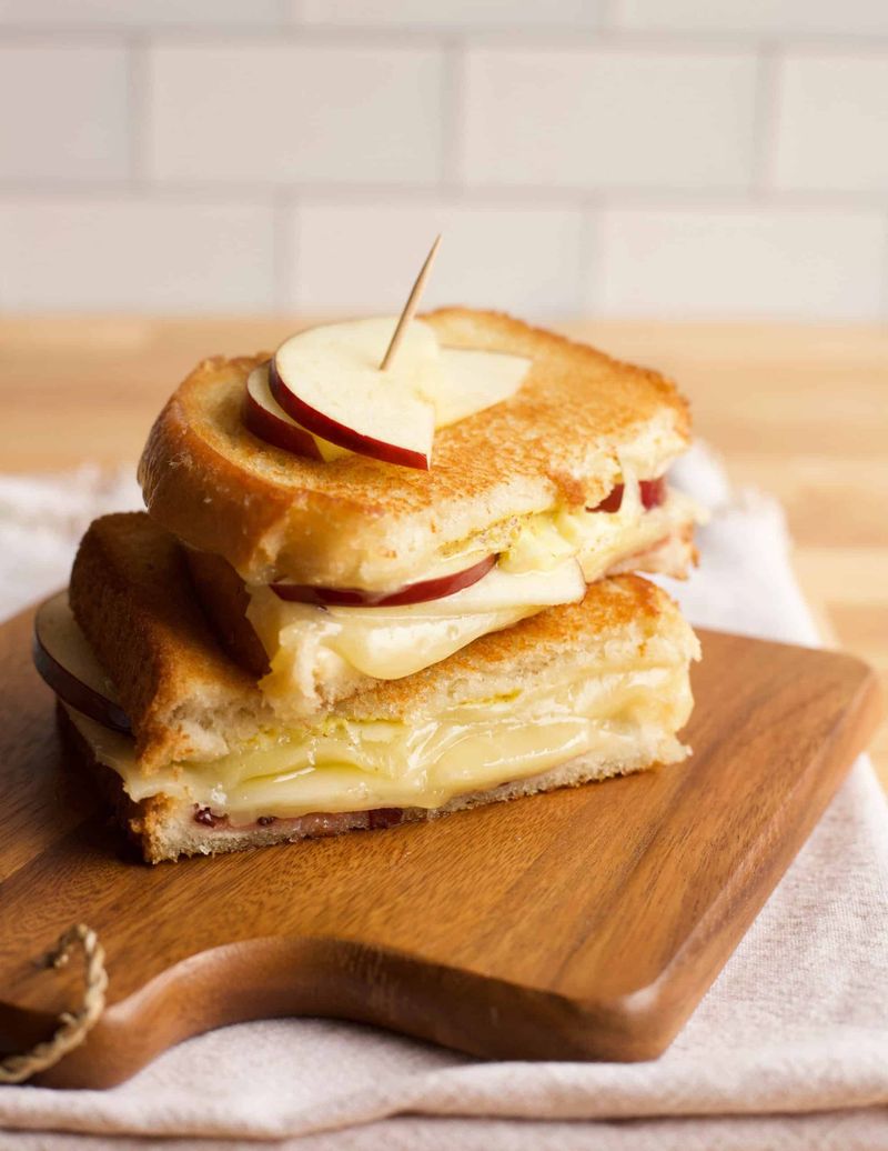 Apple and Cheddar Grilled Cheese