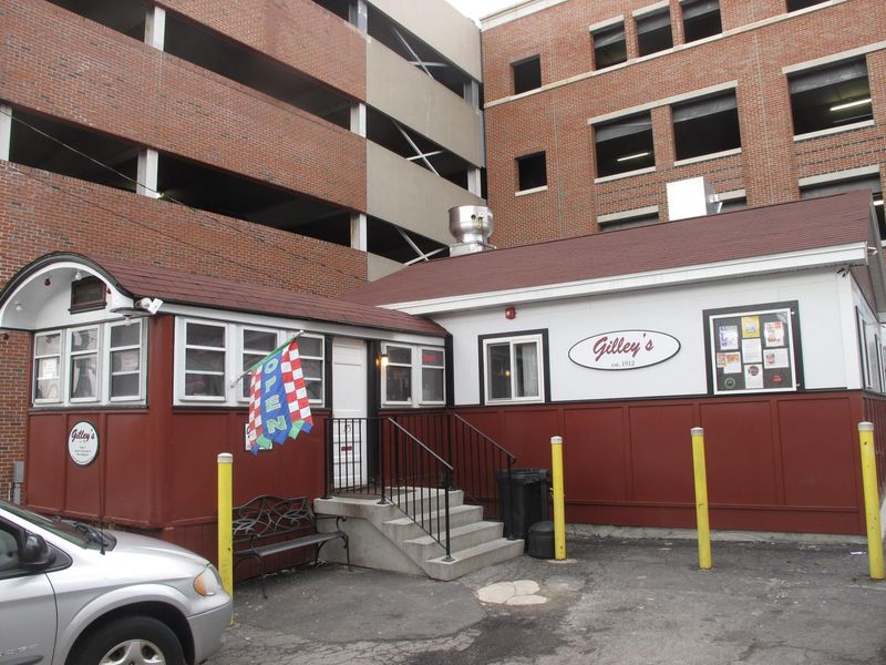Gilley’s PM Lunch – Portsmouth