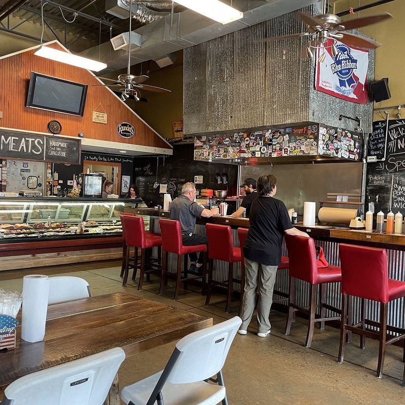 Mississippi – Neon Pig Cafe (Tupelo)