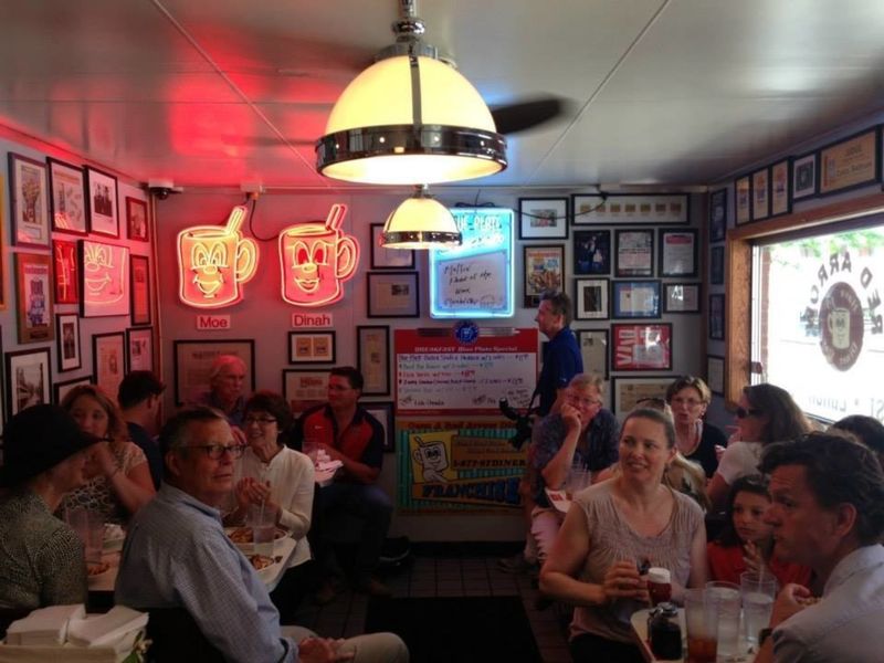 New Hampshire: Red Arrow Diner (Manchester)