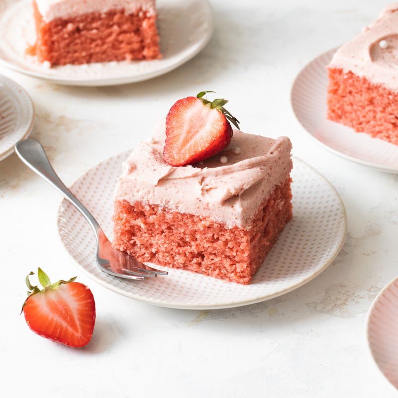 Simple Strawberry Cake