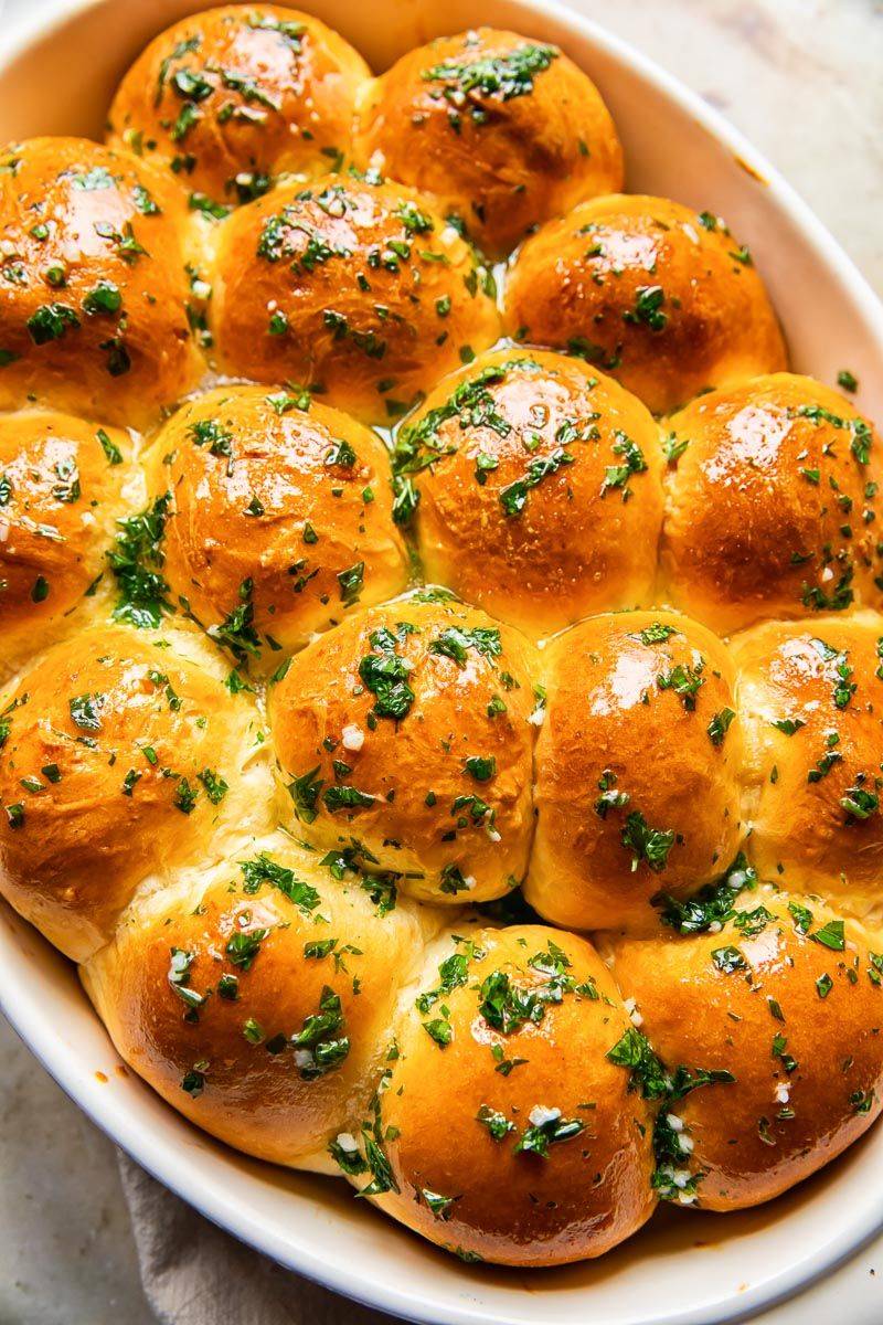 Cheesy Garlic Dinner Rolls