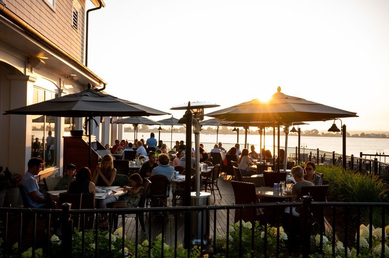 Rhode Island: Boat House Waterfront Dining – Tiverton