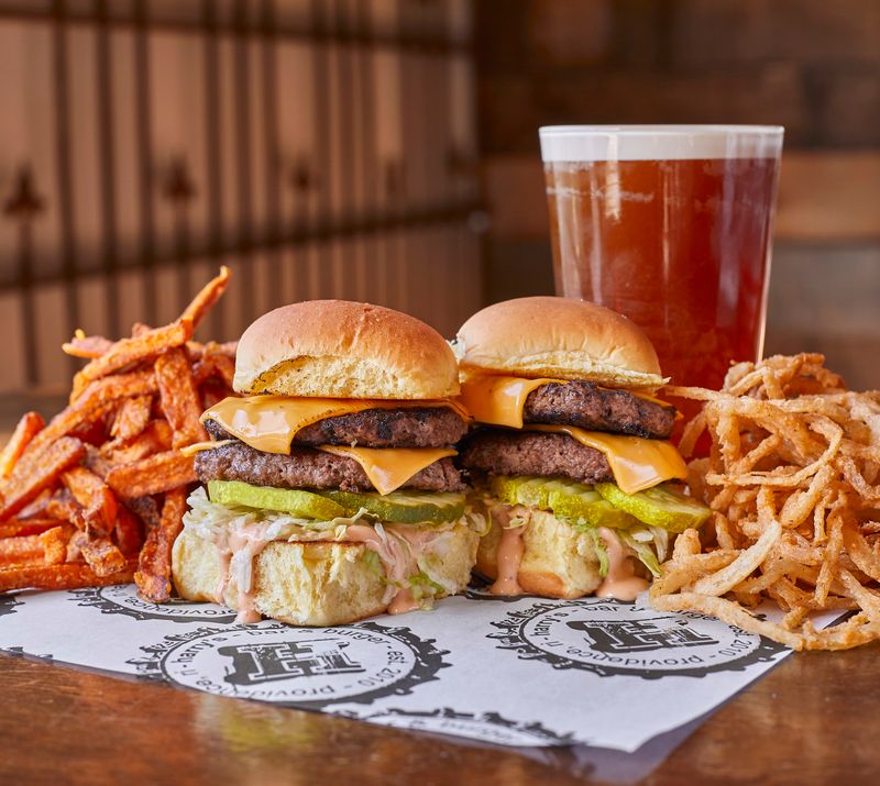 Rhode Island – Harry’s Bar & Burger (Providence)
