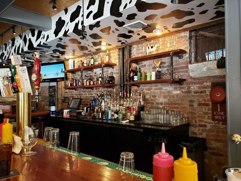 Rhode Island – Harry’s Bar & Burger (Providence)