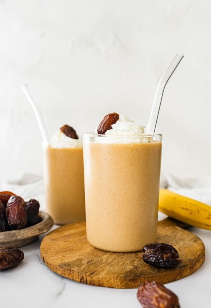 Creamy Cashew Date Smoothie