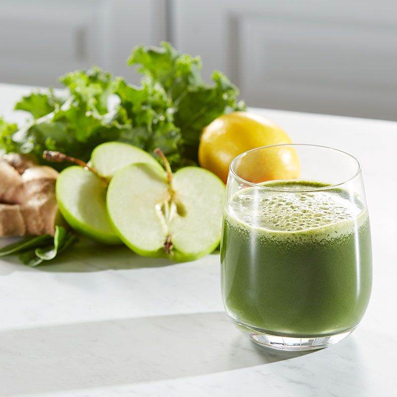 Green Smoothie with Carrot Cake