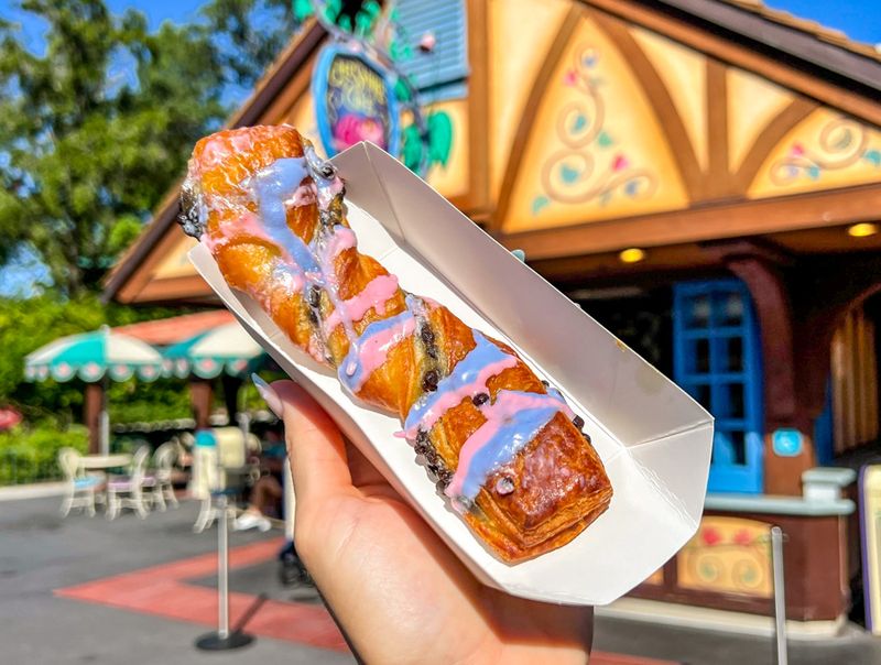 Cheshire Cat Tail (Magic Kingdom)